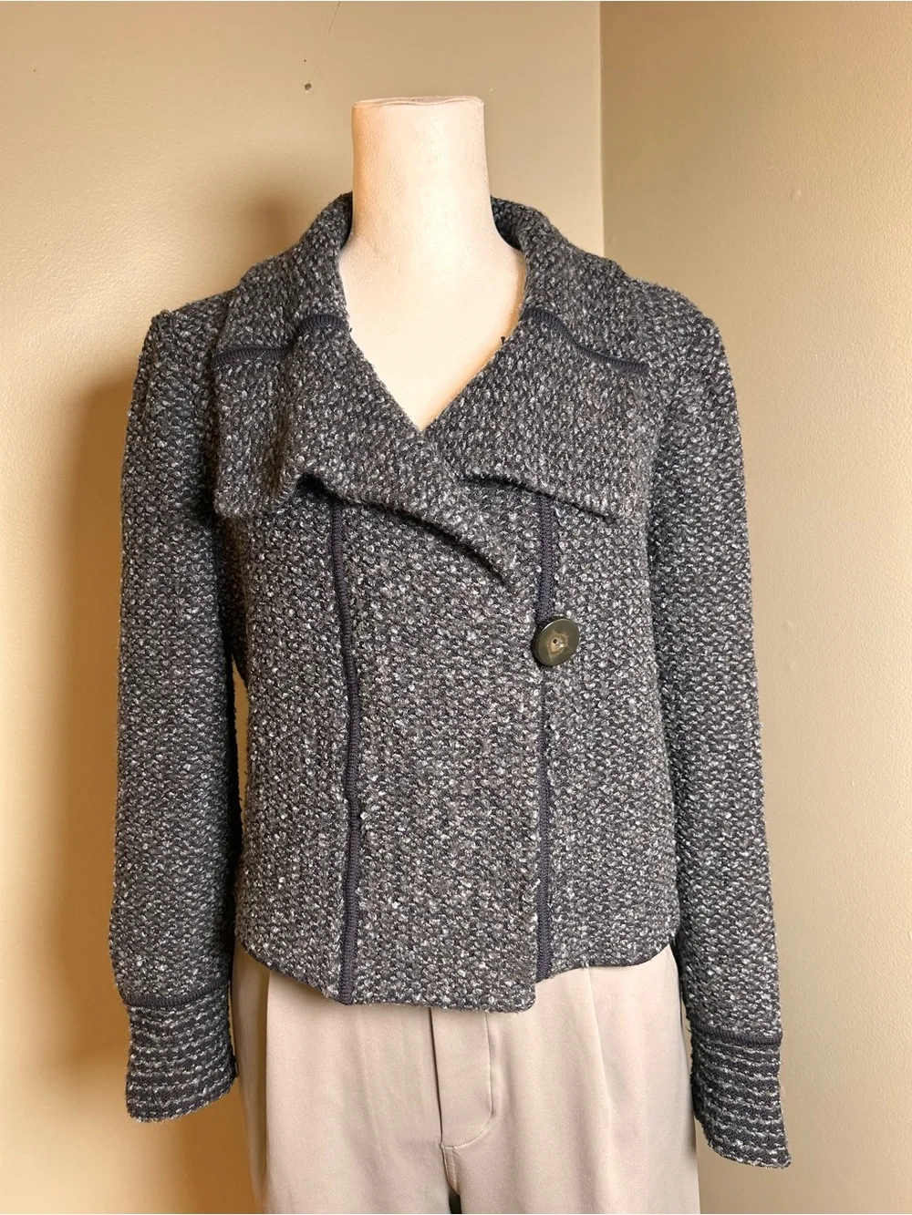 St. John Collection P Bouclé Cropped Knit Jacket Made USA